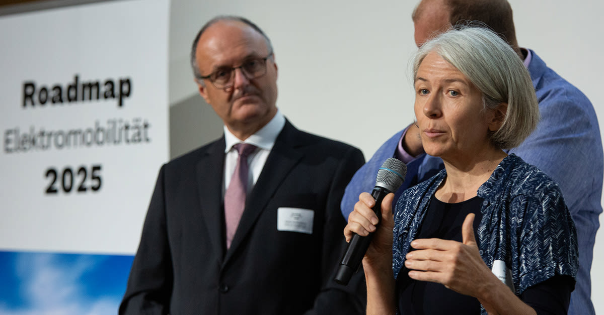 Delphine Morlier hält eine Präsentation