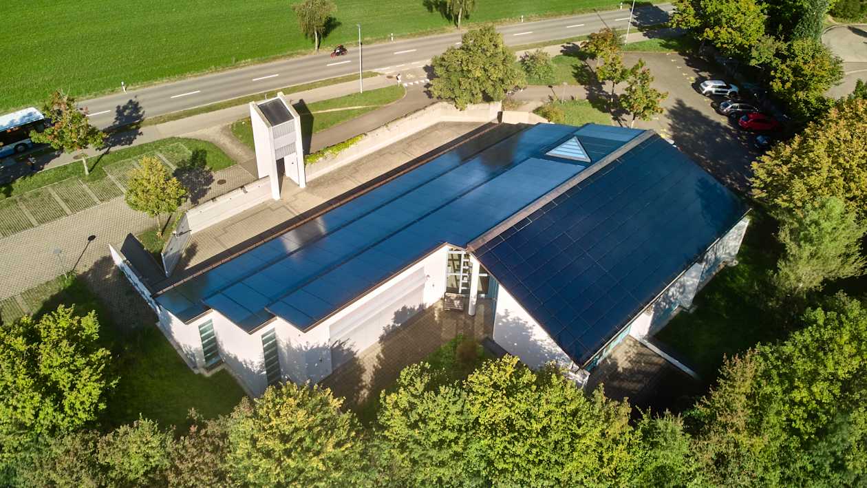 Photovoltaik-Solarthermie-Hybridkollektoren der Kirche Ebmatingen