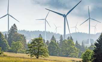 EVU-Benchmarking: Erneuerbare Energien und Energieeffizienz im Vergleich