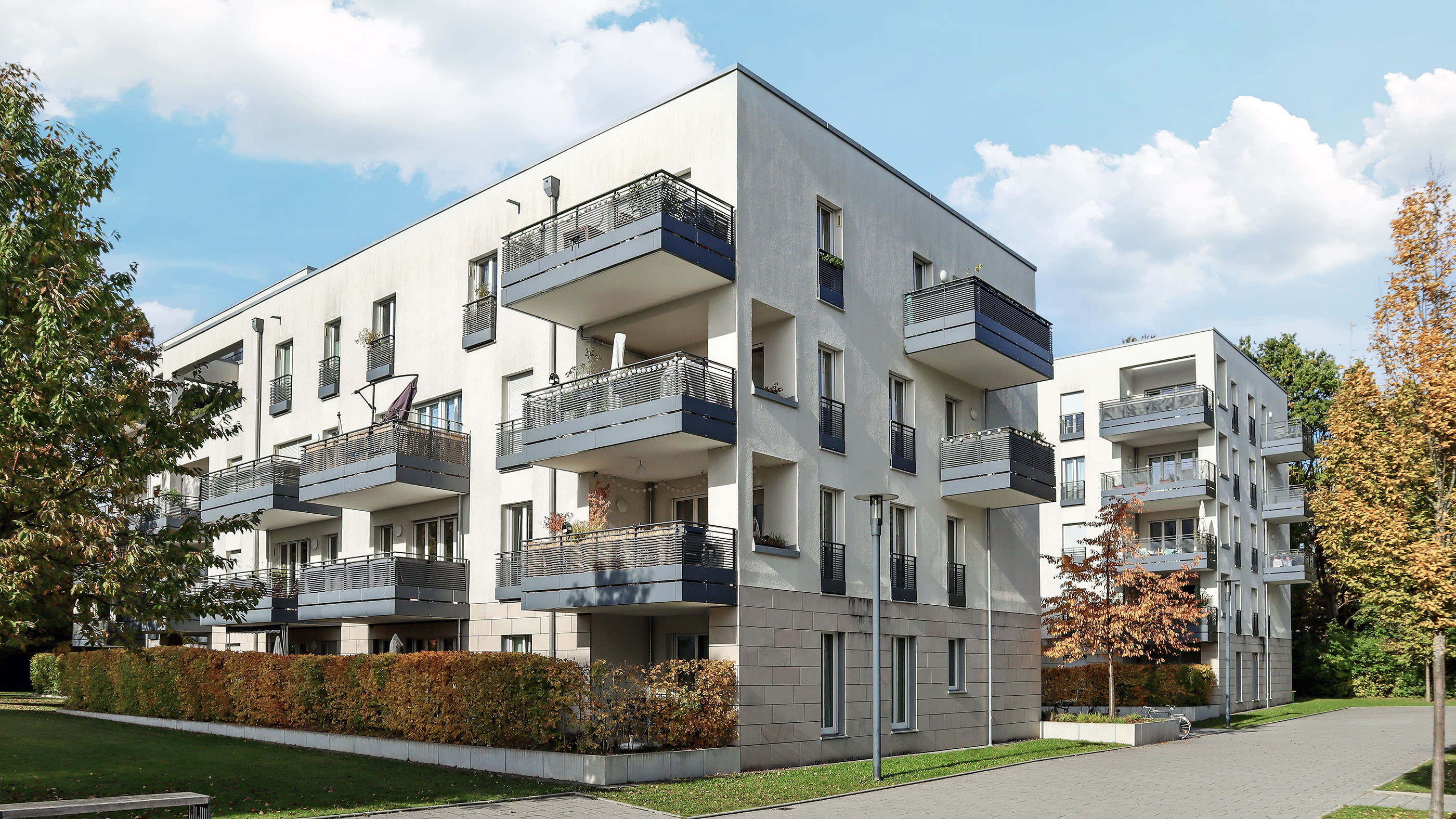 Deux nouvelles constructions dans un quartier résidentiel