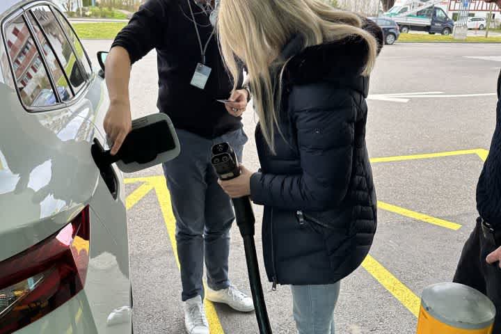 Mit der ACS/evpass Karte ist das Aufladen überall in der Schweiz möglich.