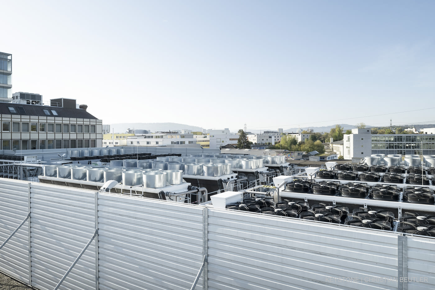Photo du centre de données de Glattbrugg vu d'en haut.