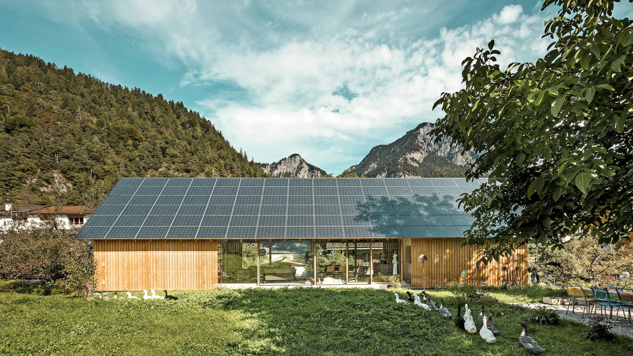 Haus mit solarer Architektur von Architekturbüro Bearth & Deplazes