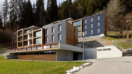 Mehrfamilienhaus mit Solarfassade in Laax 