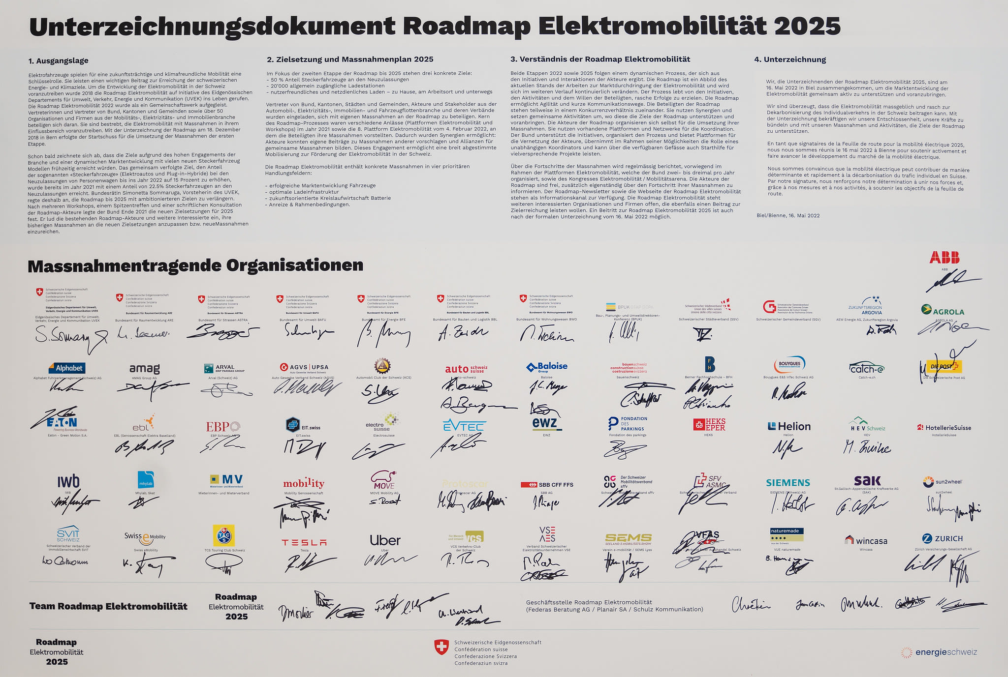 Unterzeichnungsdokument der Roadmap Elektromobilität