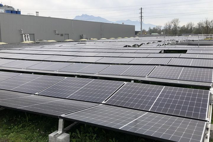 An fünf Standorten der AMAG wurden 2022 bislang 6'222 m2 Photovoltaik-Anlagen installiert. Weitere sind aktuell in Bau.