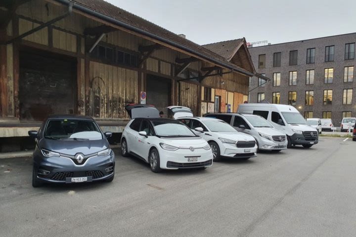 Mehrere Geschäftselektroautos der SBB Flotte