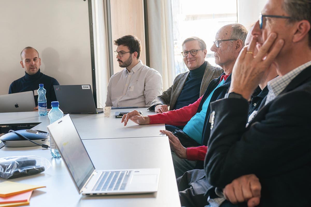 Participants à l'atelier «Utilité des infrastructures de recharge pour le réseau électrique»