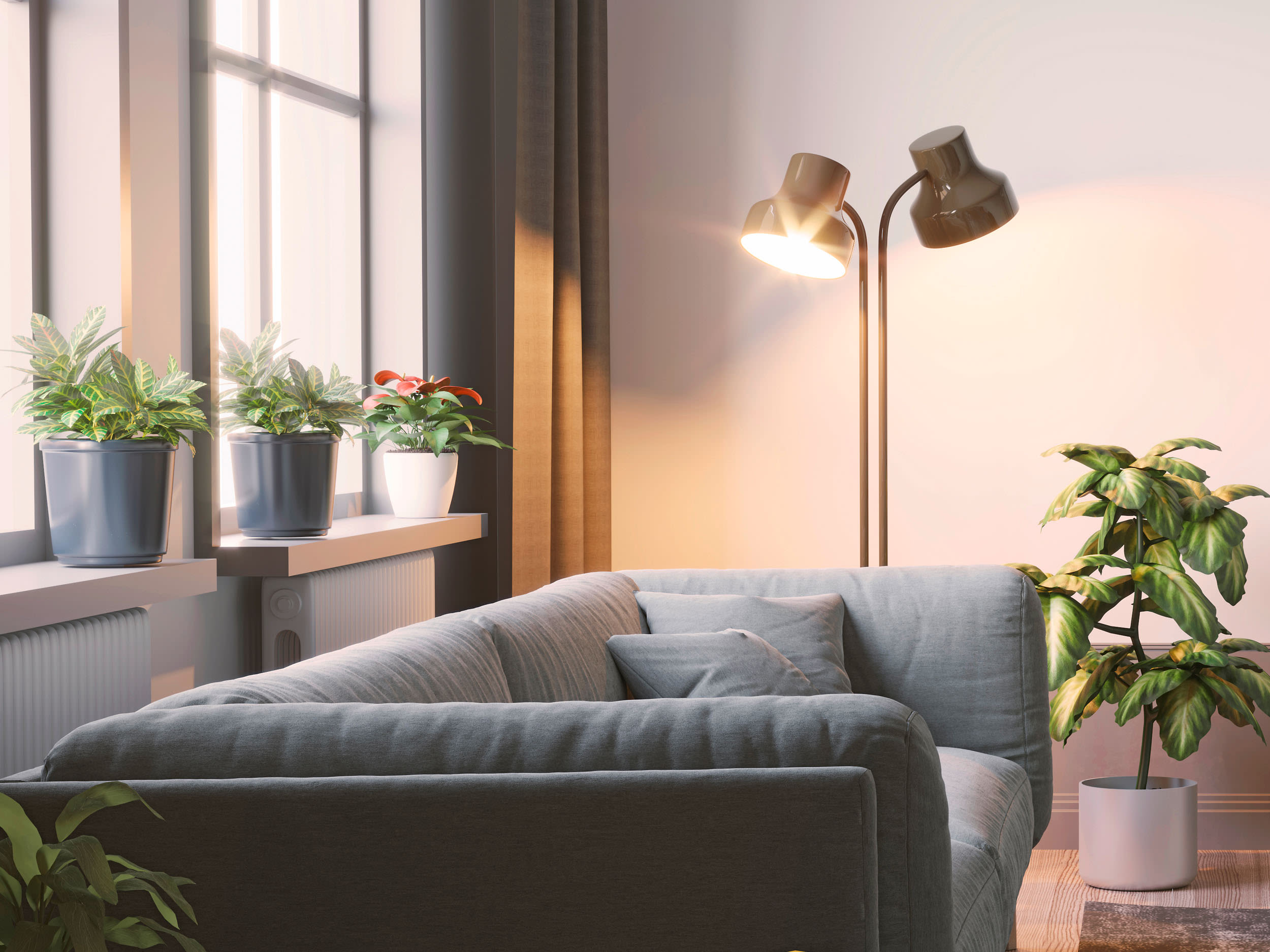 Wohnzimmer mit einer brennenden Stehlampe und einem TV-Gerät.