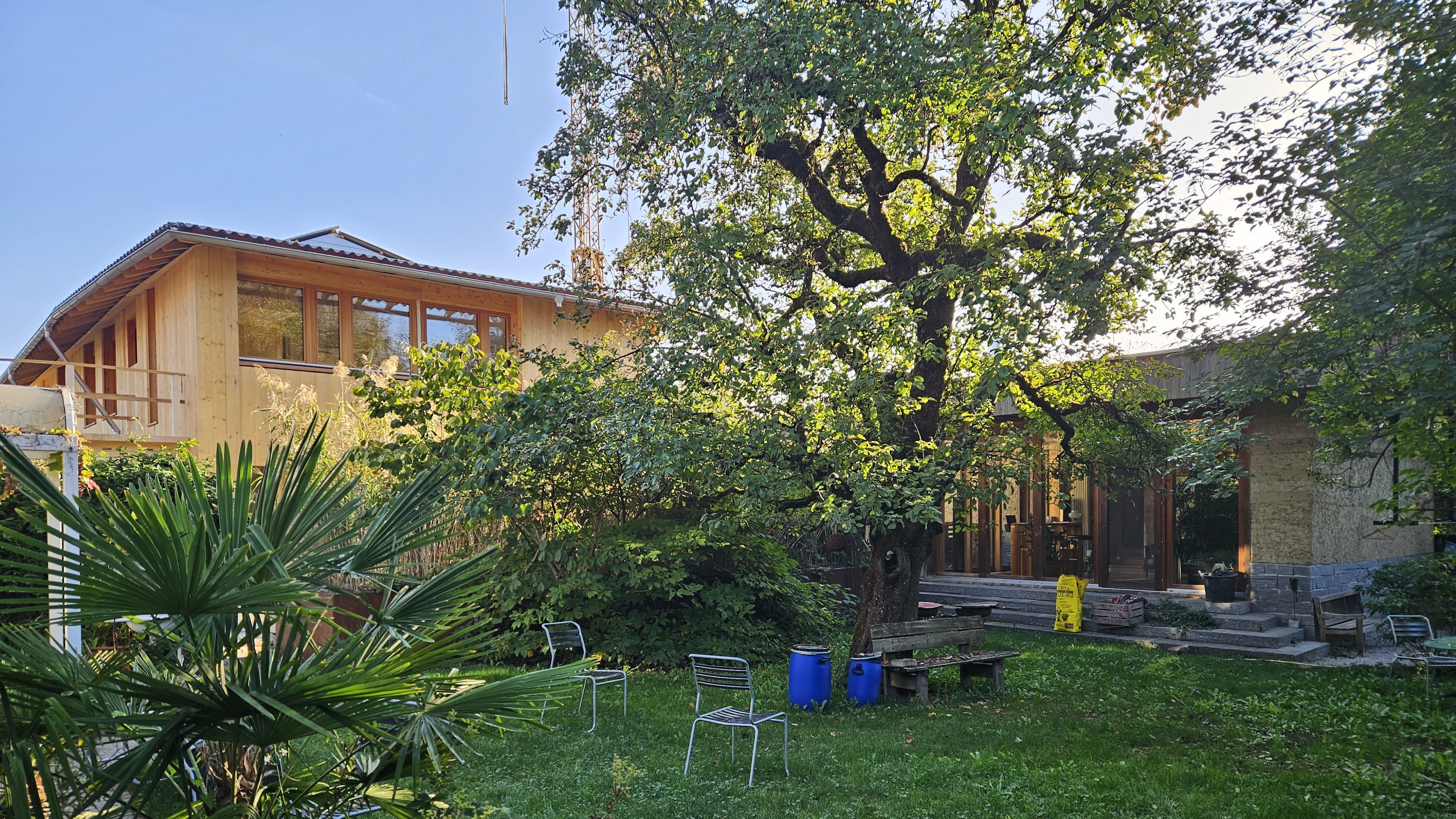 Giardino della casa in legno della famiglia Flury a Deitingen