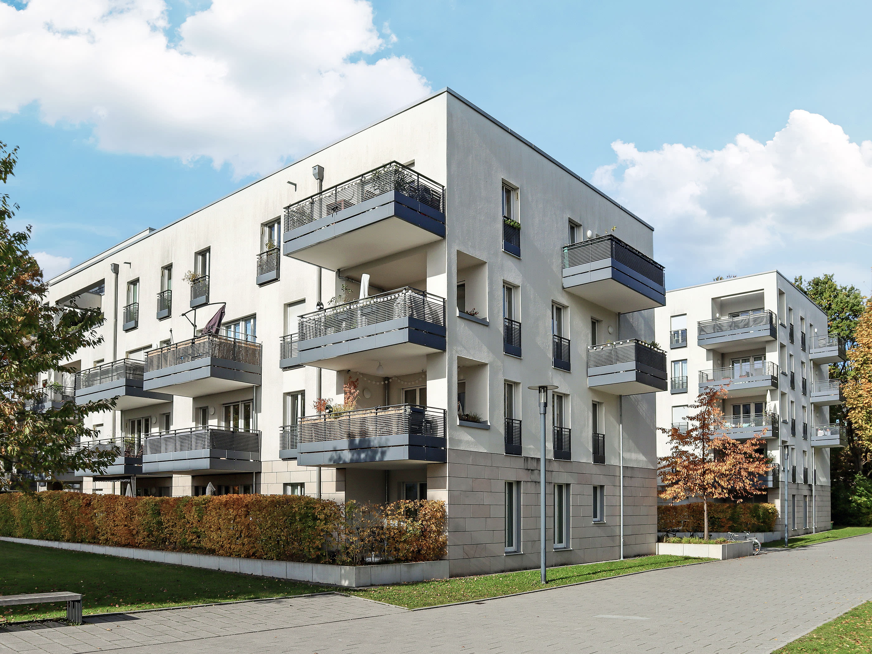 Due nuovi edifici in un quartiere residenziale