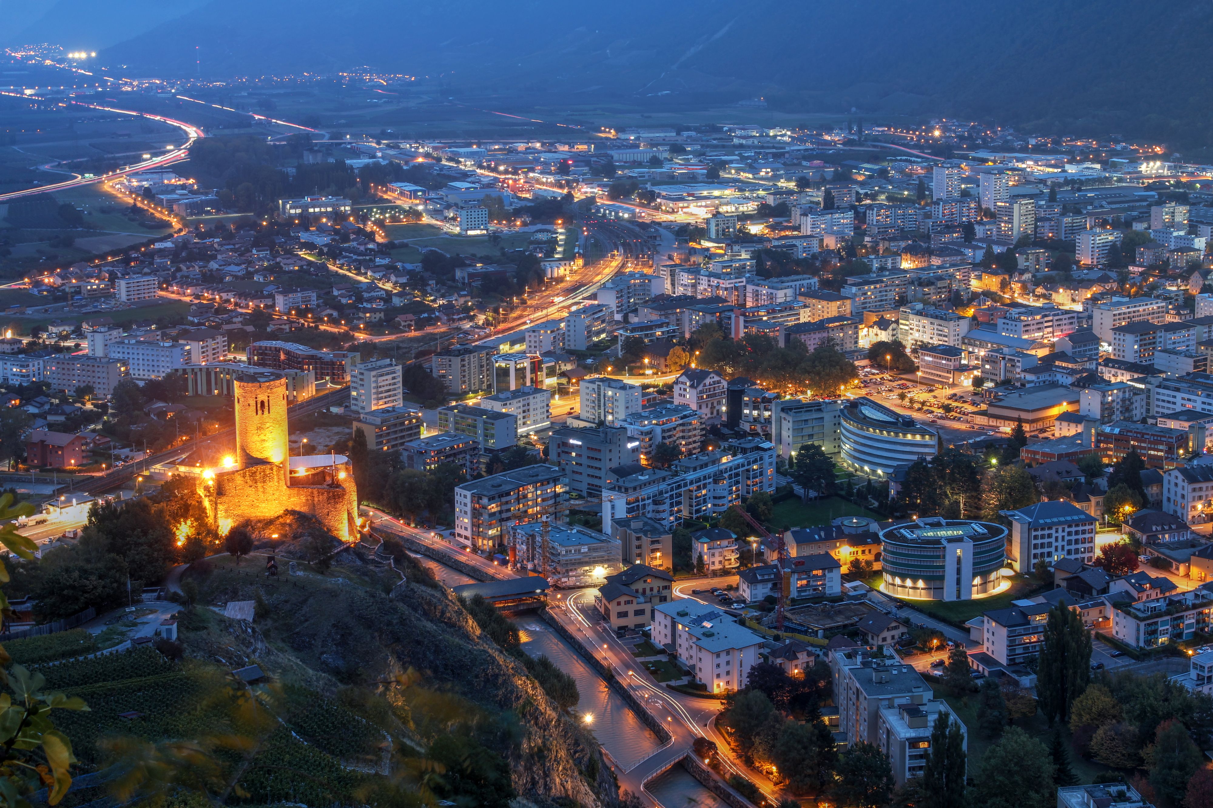 ville illuminée vue d'en haut