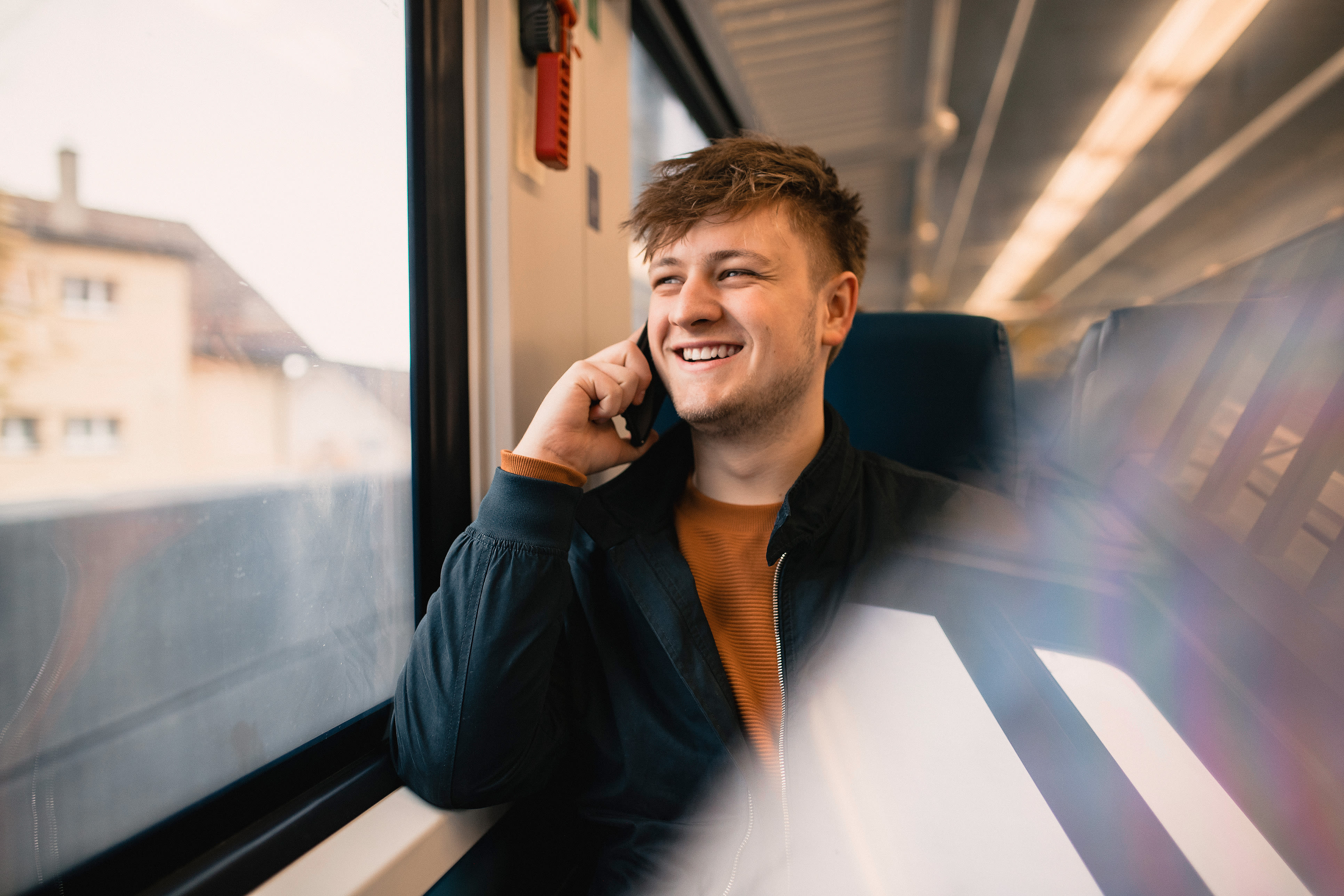 Mann Onlinemeeting Beratung