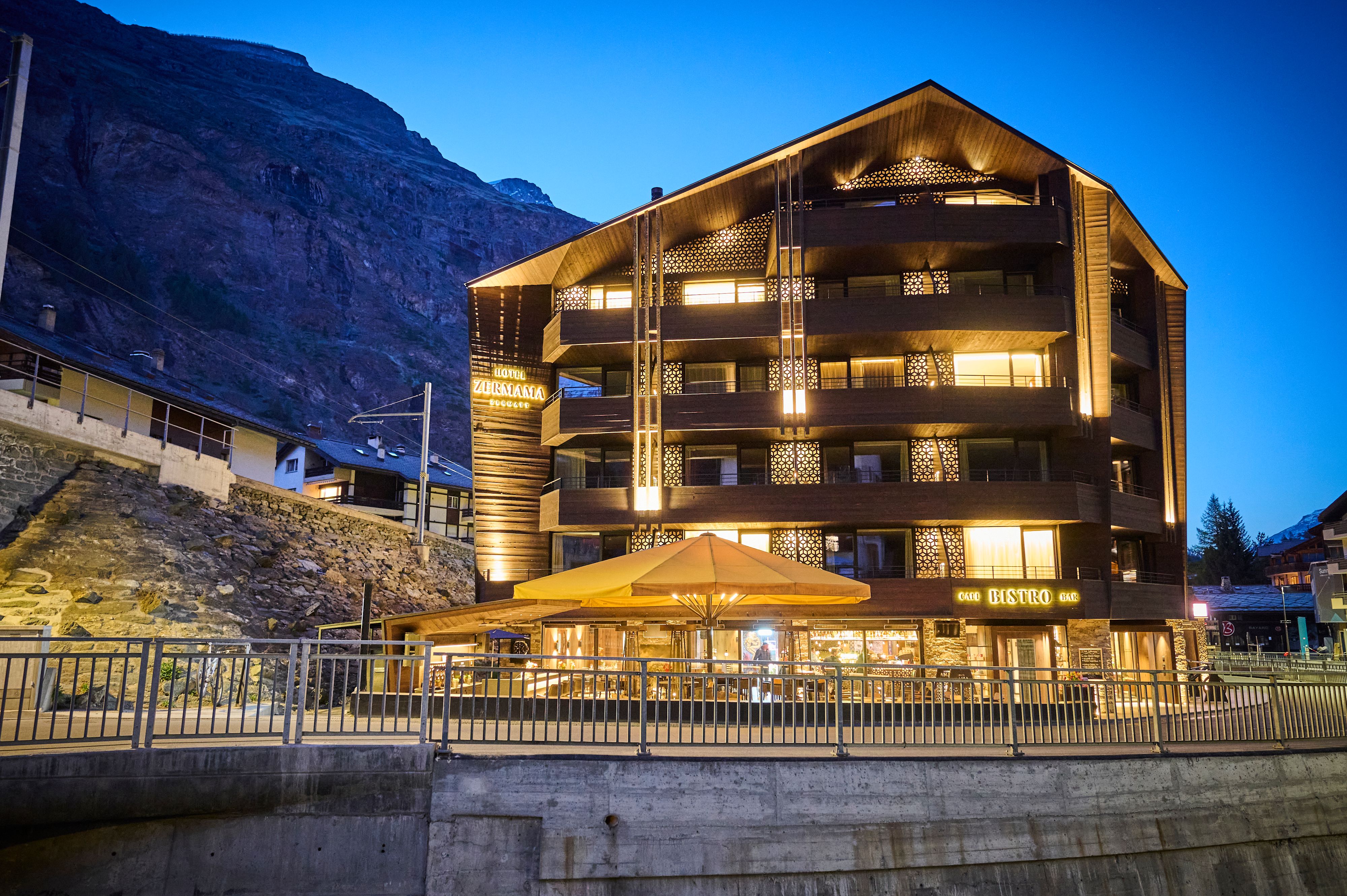 L'hôtel ZERMAMA de nuit
