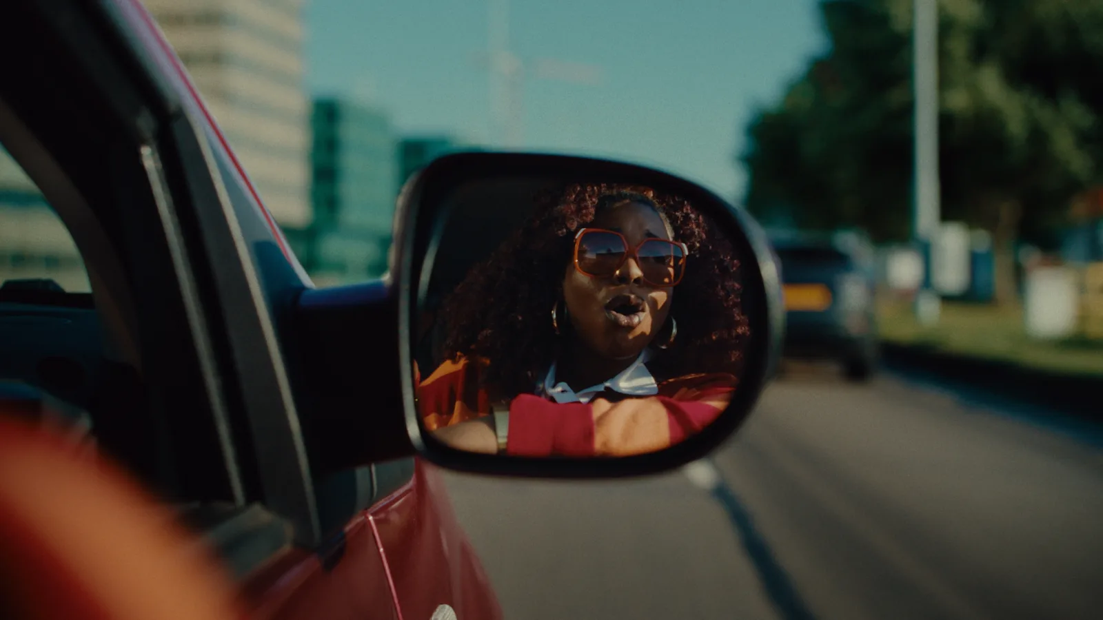 Singing car scene tomtom - tom campaign