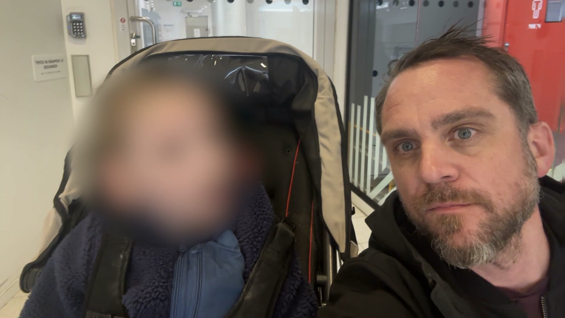 Sjukskrivne Mattias tog hand om sjuke sonen – krävs på 377 000