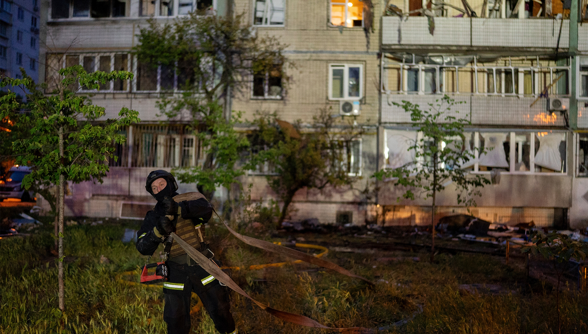 Kyiv Under Fire as Ballistic Strikes Breach Air Defenses