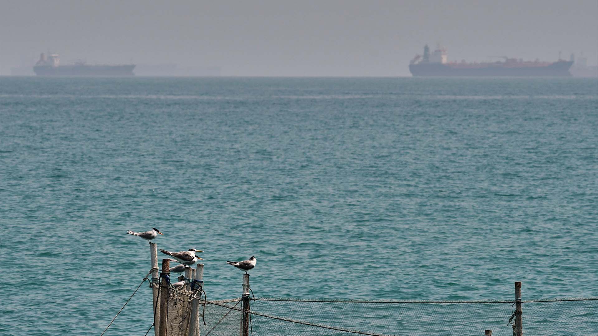 Tre fartyg attackerade av Iran i Hormuzsundet