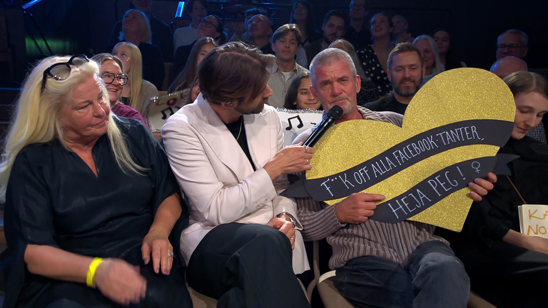 Piken i direktsändning: ”F**k off alla Facebook-tanter”