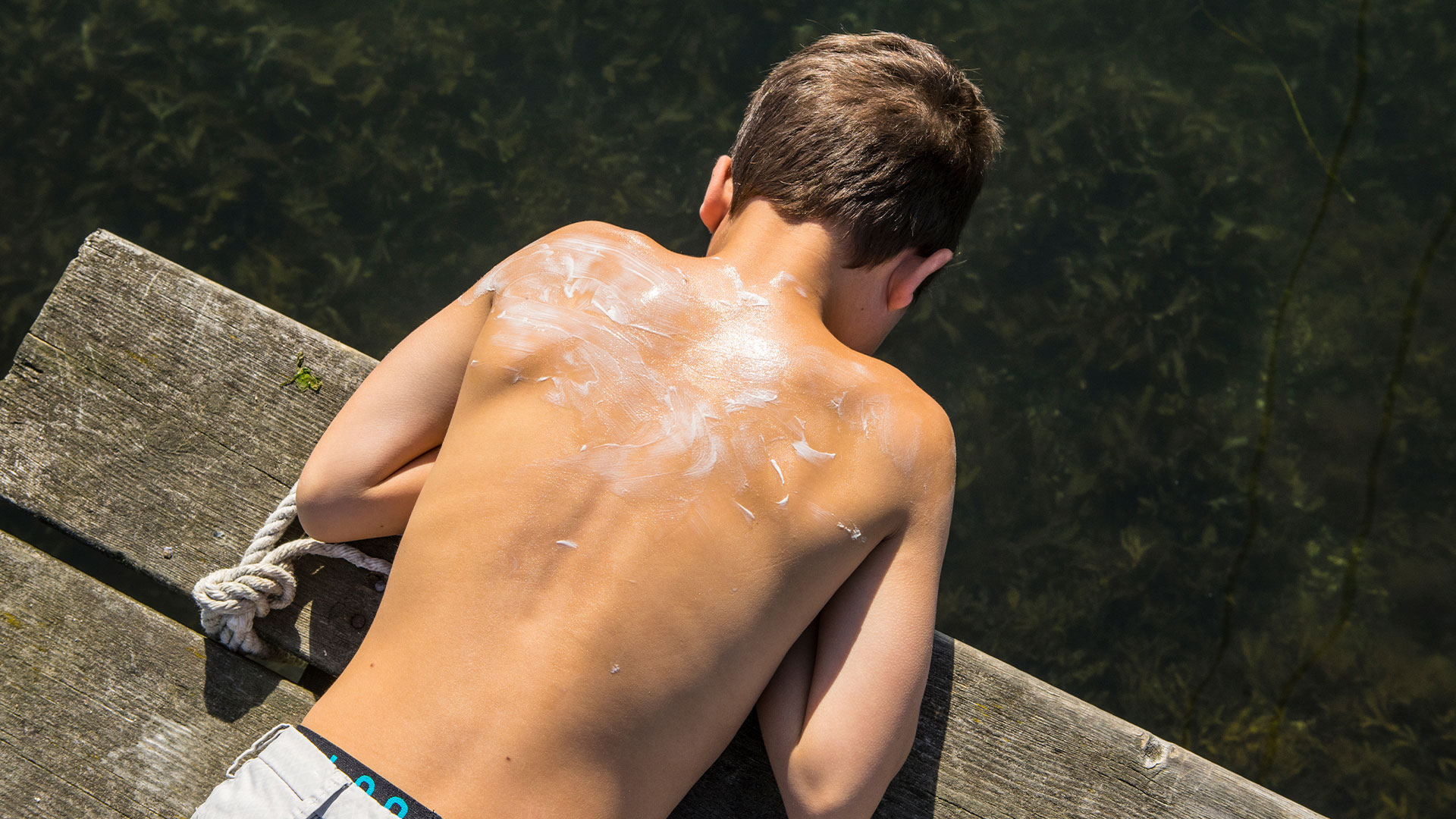 Så skyddar du barnen i solen: ”Ska vara kladdiga”