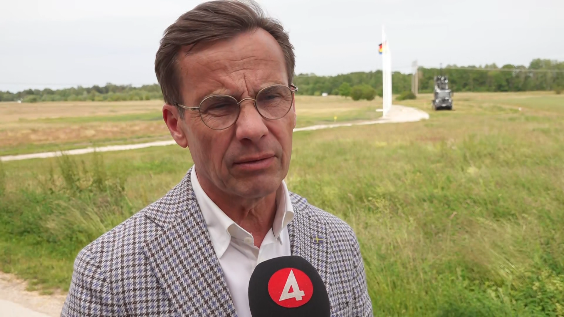 Kritiken ökar – Så här försvarar statsministern Jevrell mot motståndet