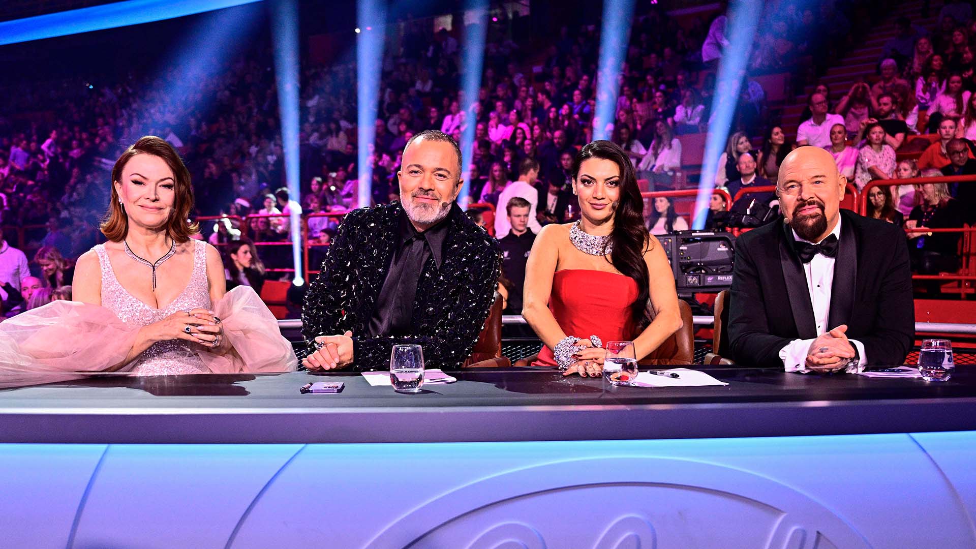 Olo meni kondirmoqchi boldi lekin jinsiy aloqada boldi. Bir yigit toydan oldin qaynonasini sikadi