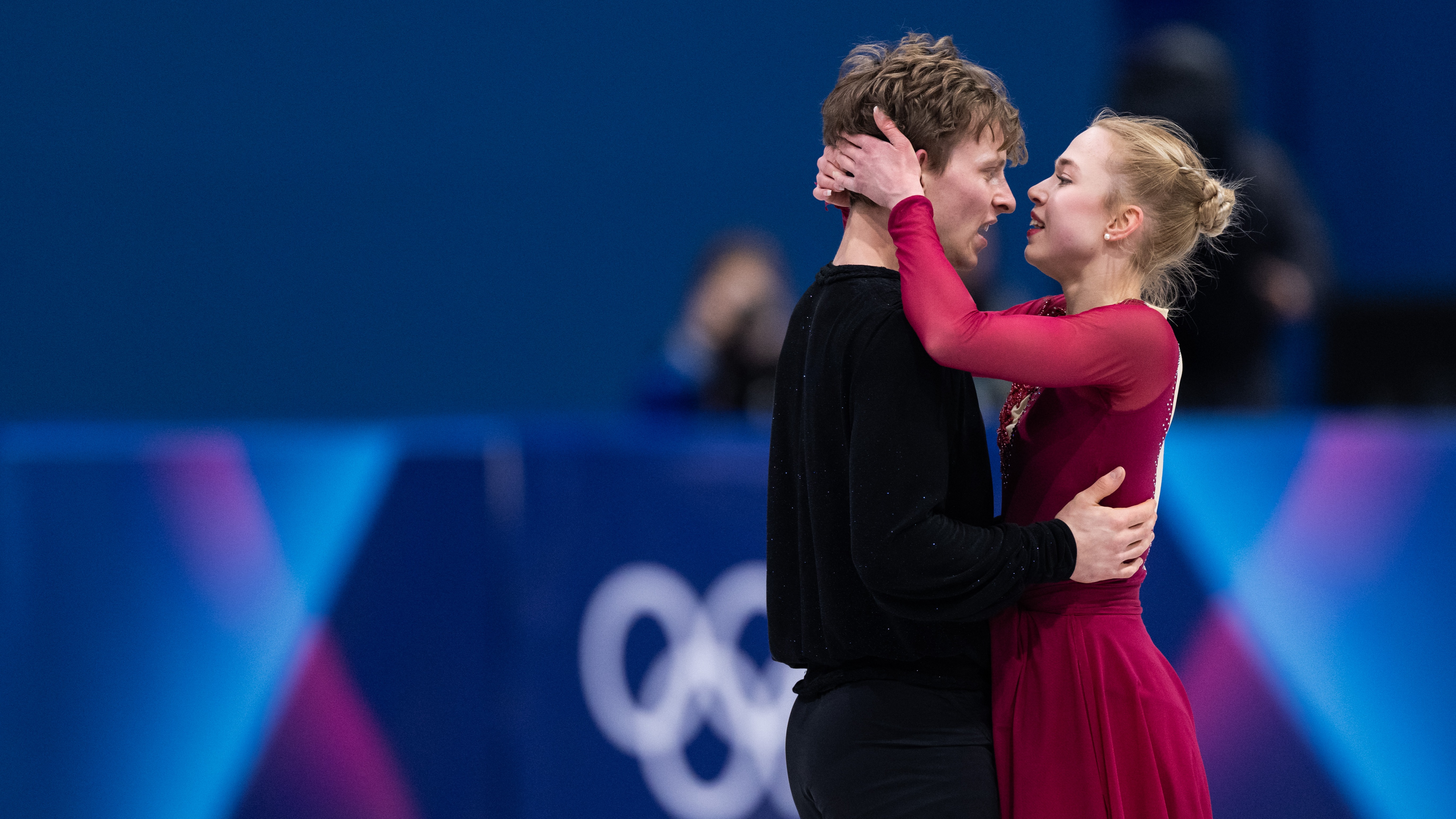 Reagerar på udda frågan: ”Så där pussas man inte annars”