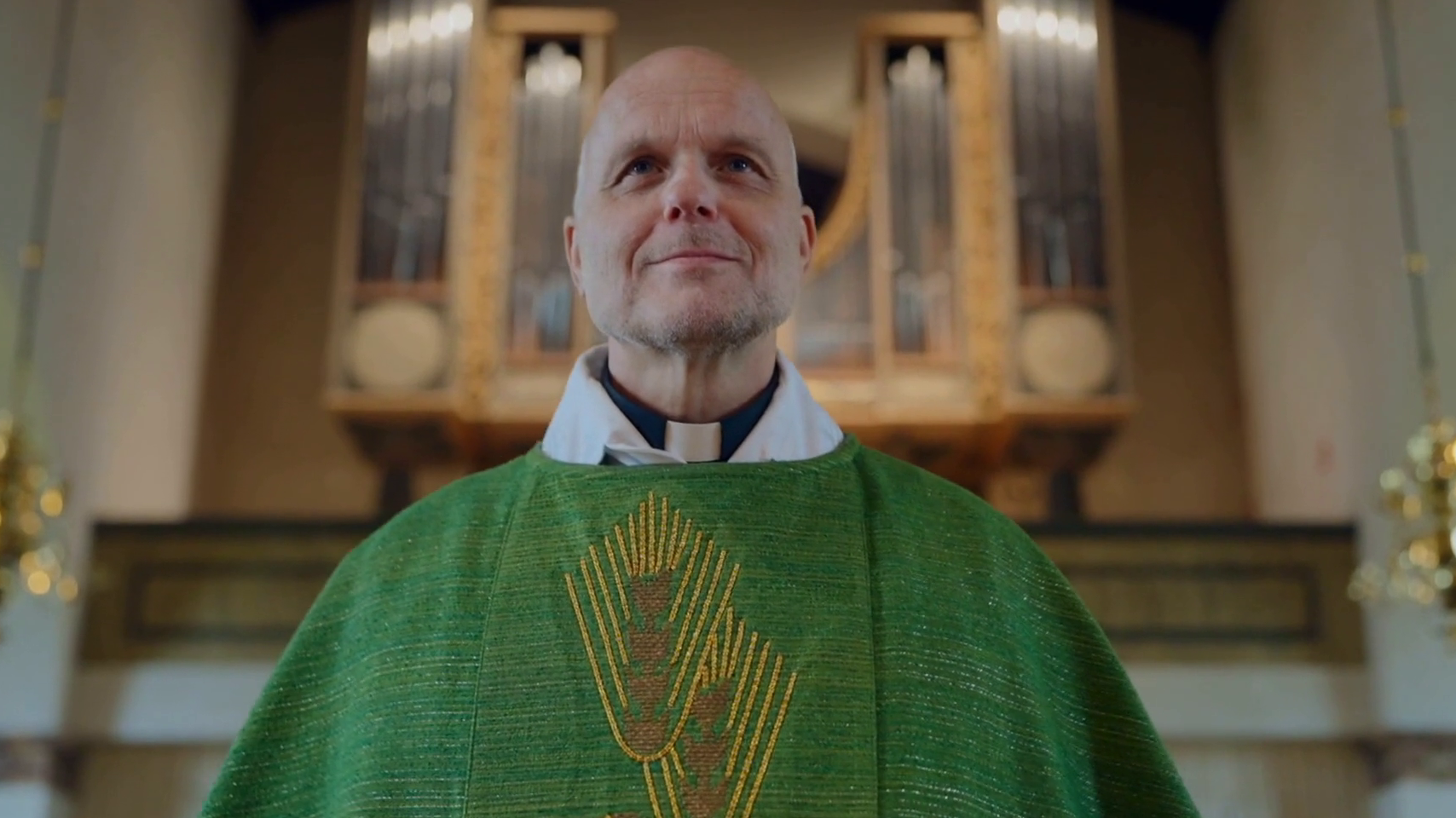 Kollegornas reaktion – på att prästen tvingas ljuga: ”Olämpligt”