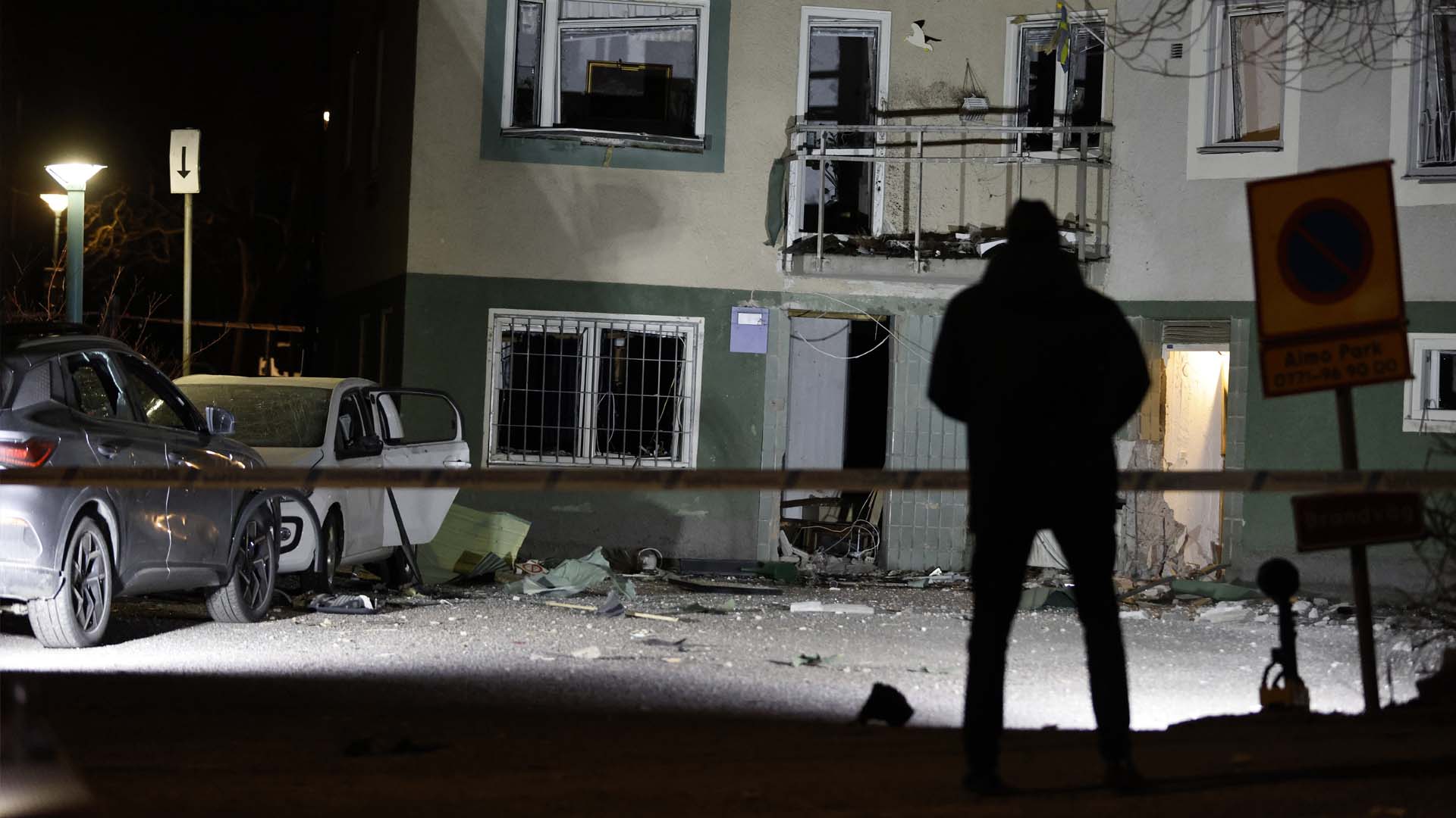 Kraftig explosion i bostadshus i Sundbyberg