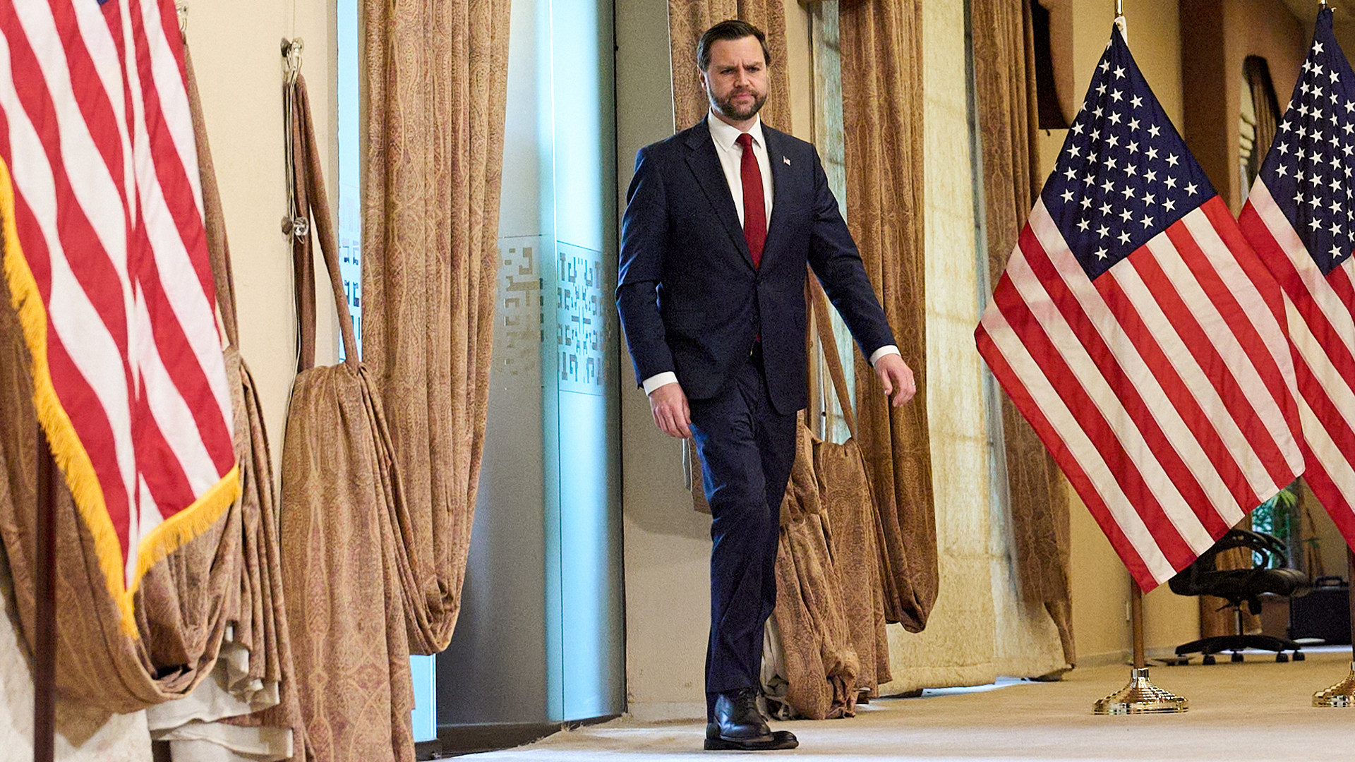 Klockan tickar – då hotar Iran med ”nya kort” på slagfältet