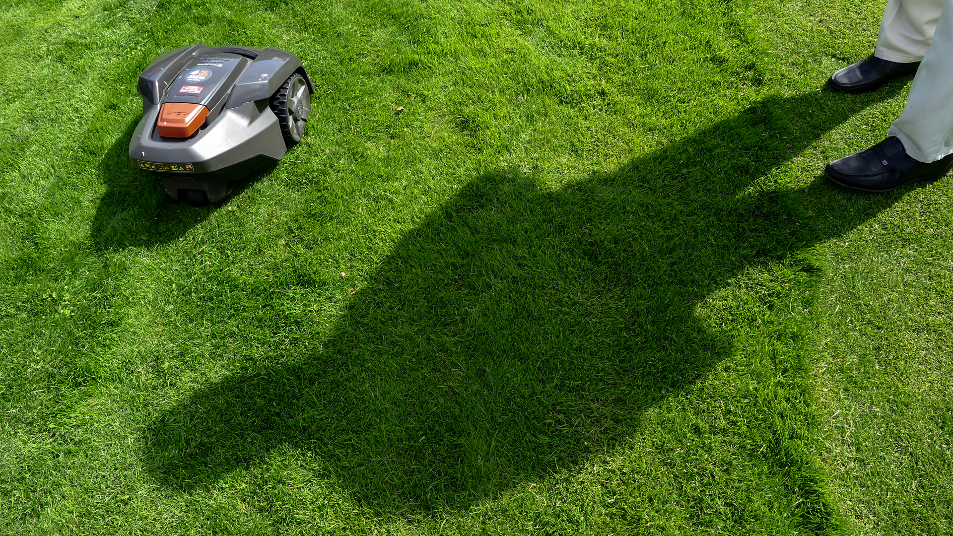 Villaägarens ilska mot gräsklipparens teknikstrul: ”Högt irriterad!”