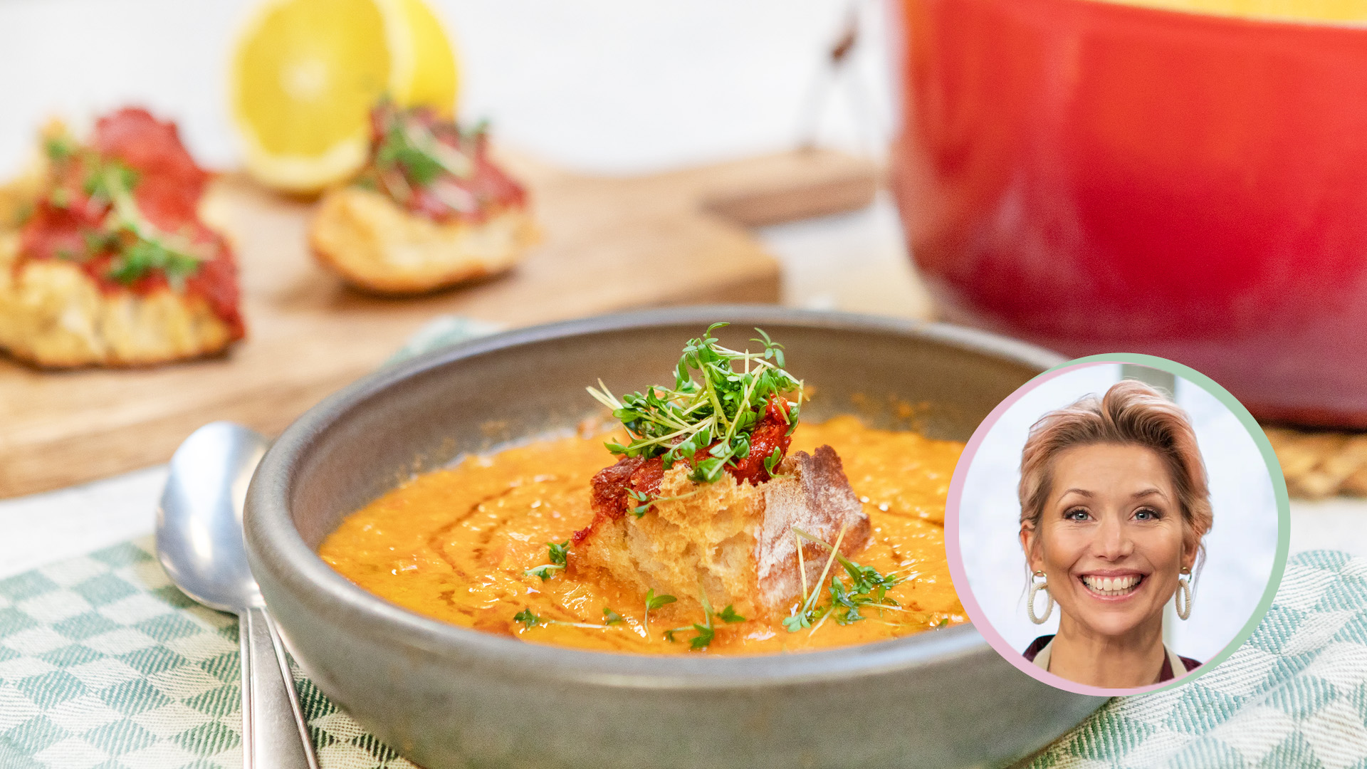 Röd linssoppa med rostat nduja-bröd