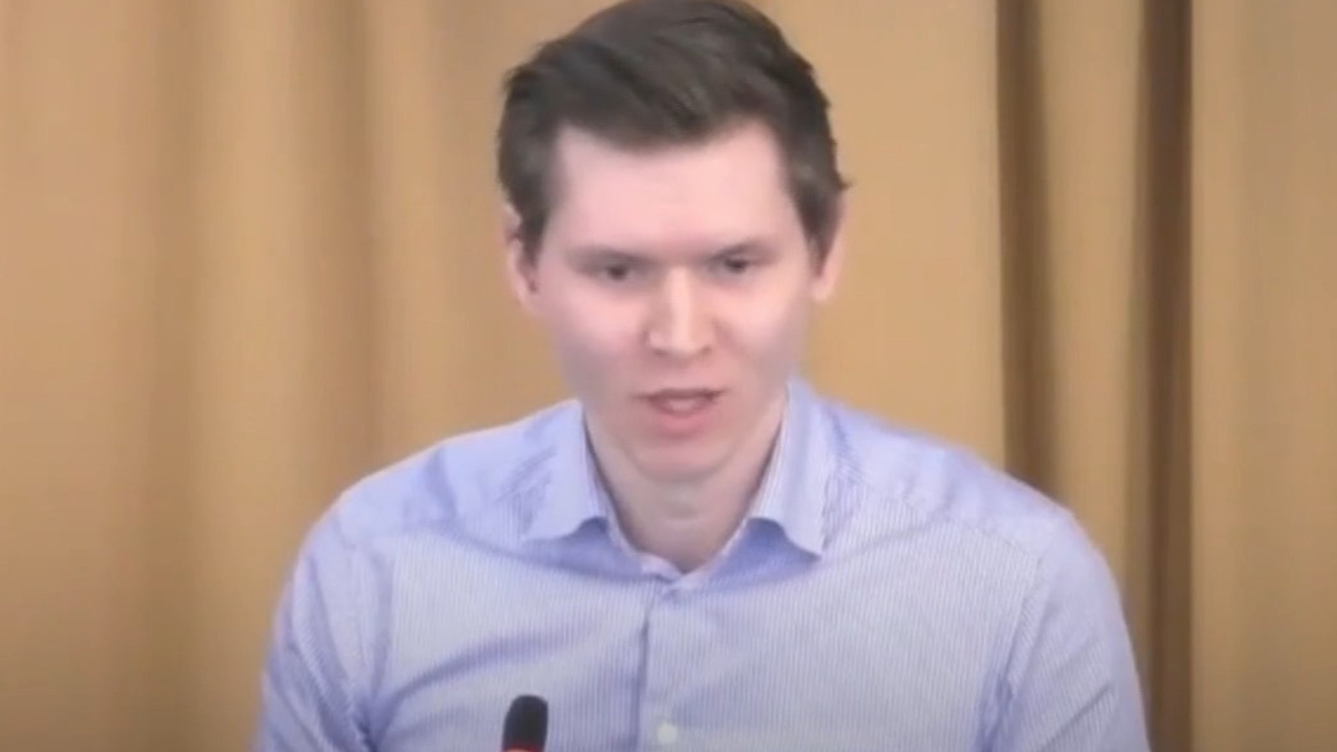 Kaos i kommunfullmäktige: ”Alla ser hur jävla rutten du är”