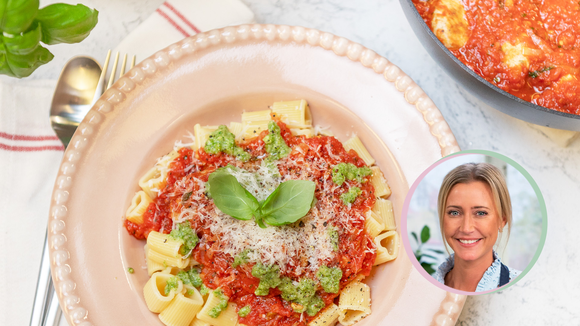 Kycklingköttbullar i het tomatsås