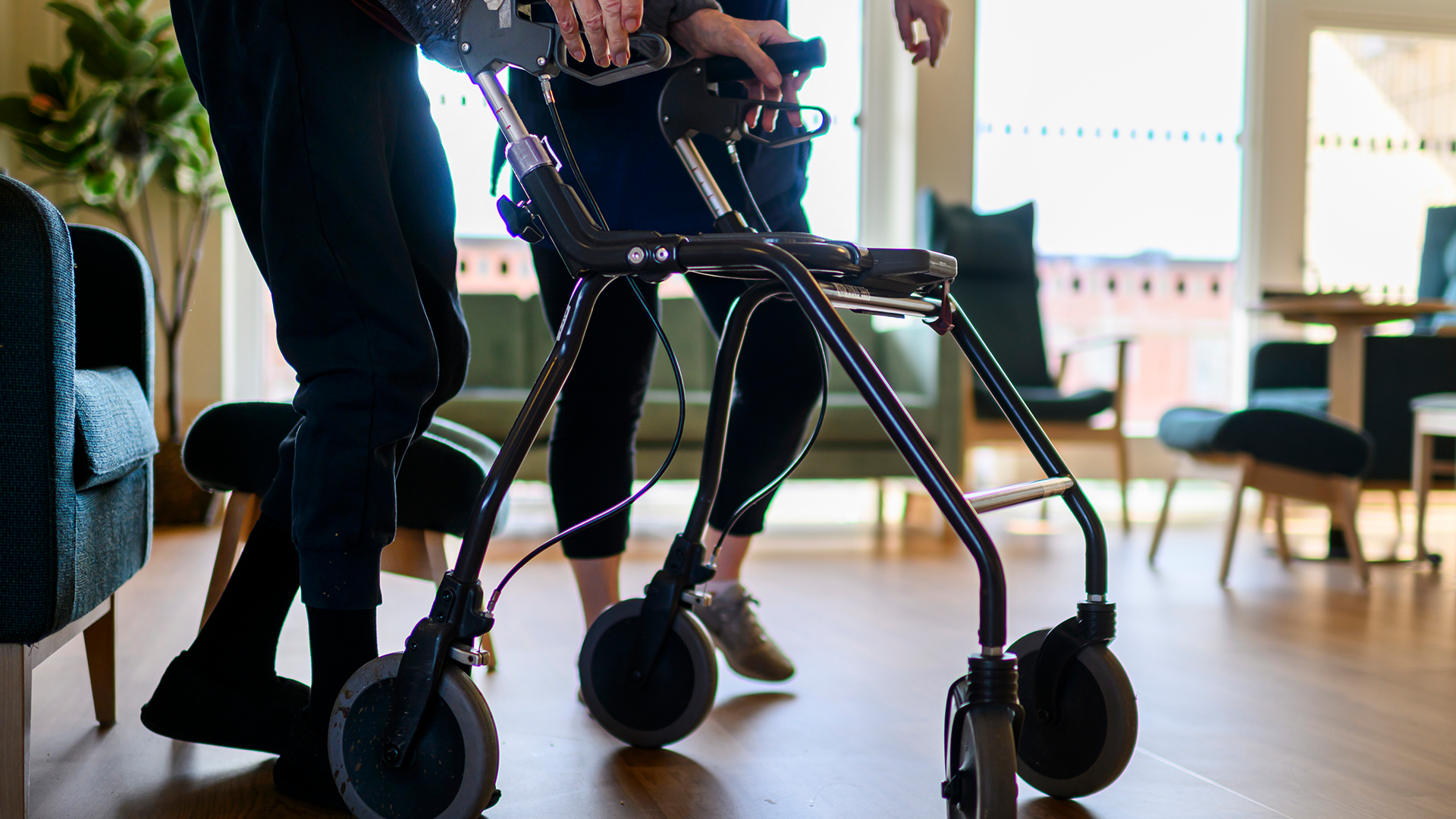 Anita, 88, blev bestulen på sina smycken: ”Mår inte bra”