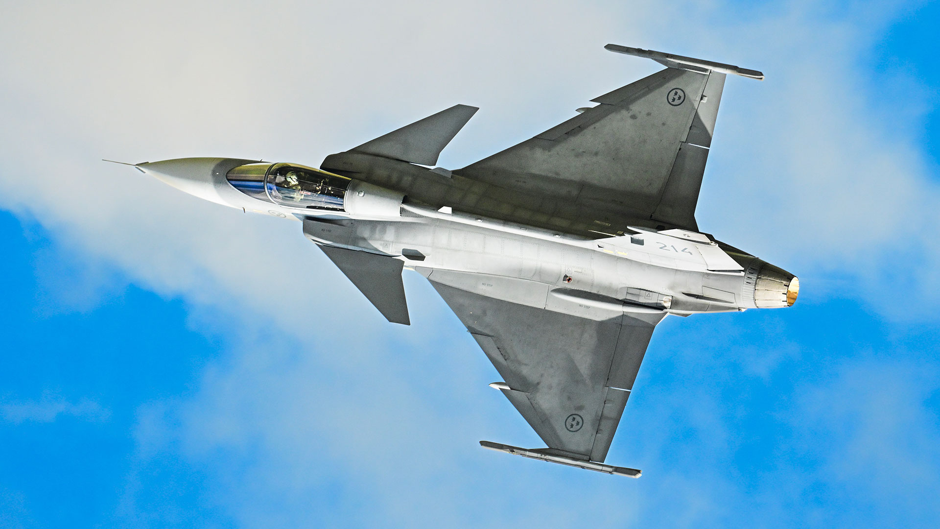 Vädjar till Sverige: ”Stoppa leveransen av stridsflygplan”