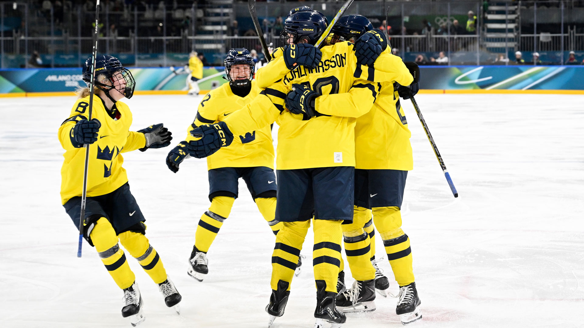 Drömmen om medalj lever – Damkronorna vidare till semi