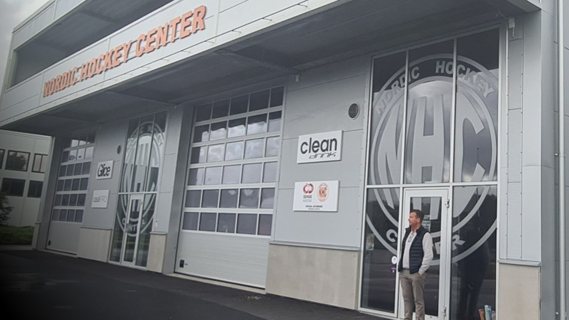 Johan utsatt för kinesisk hockeybluff: ”Jäkligt sofistikerat”