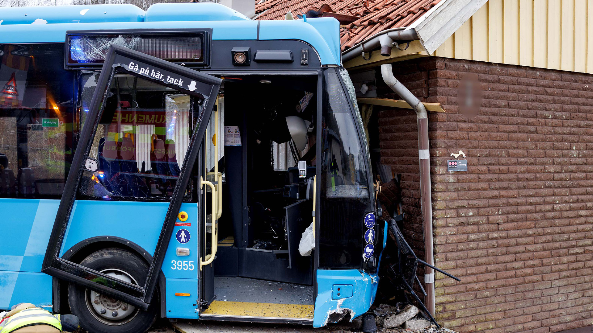 Uysiz ayolning yuvilmagan qiniga mushtlash