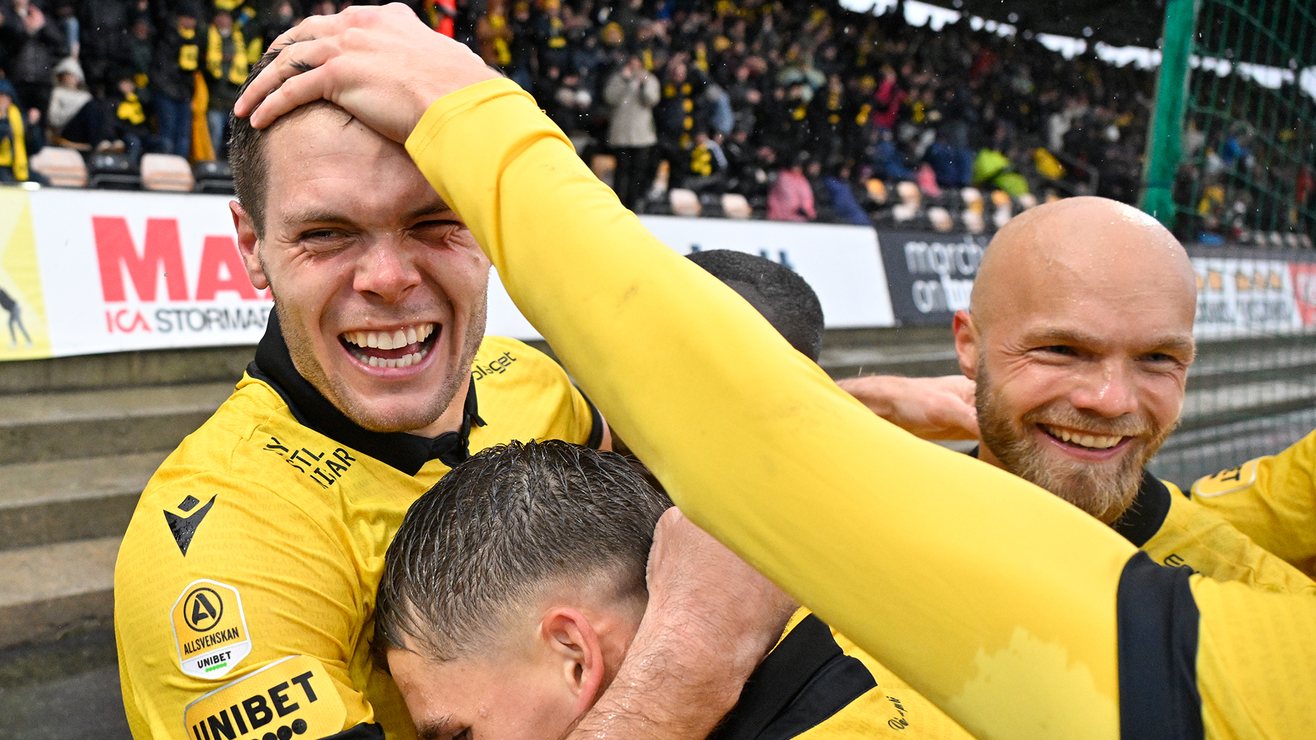 ”Speciellt när man står i duschen och det snackas hängpung”