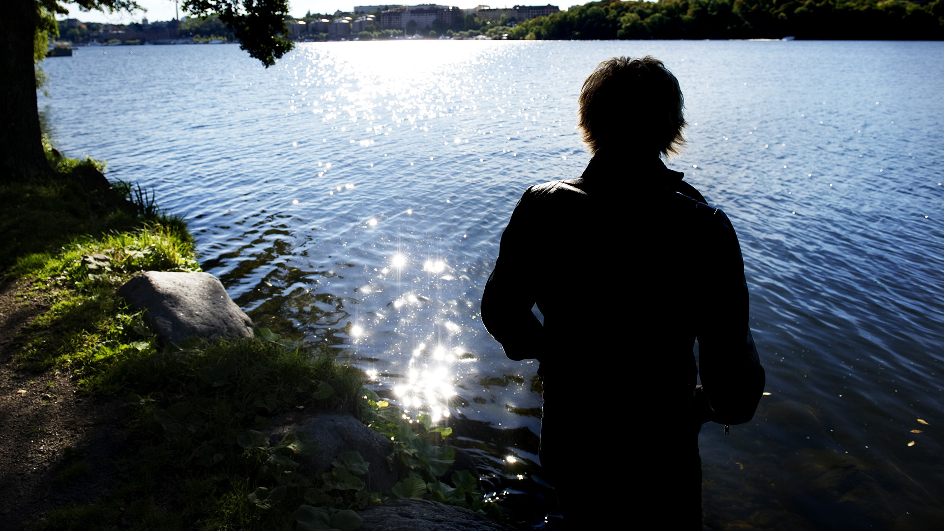 Sexbrottsdömde sonen hängdes ut: 