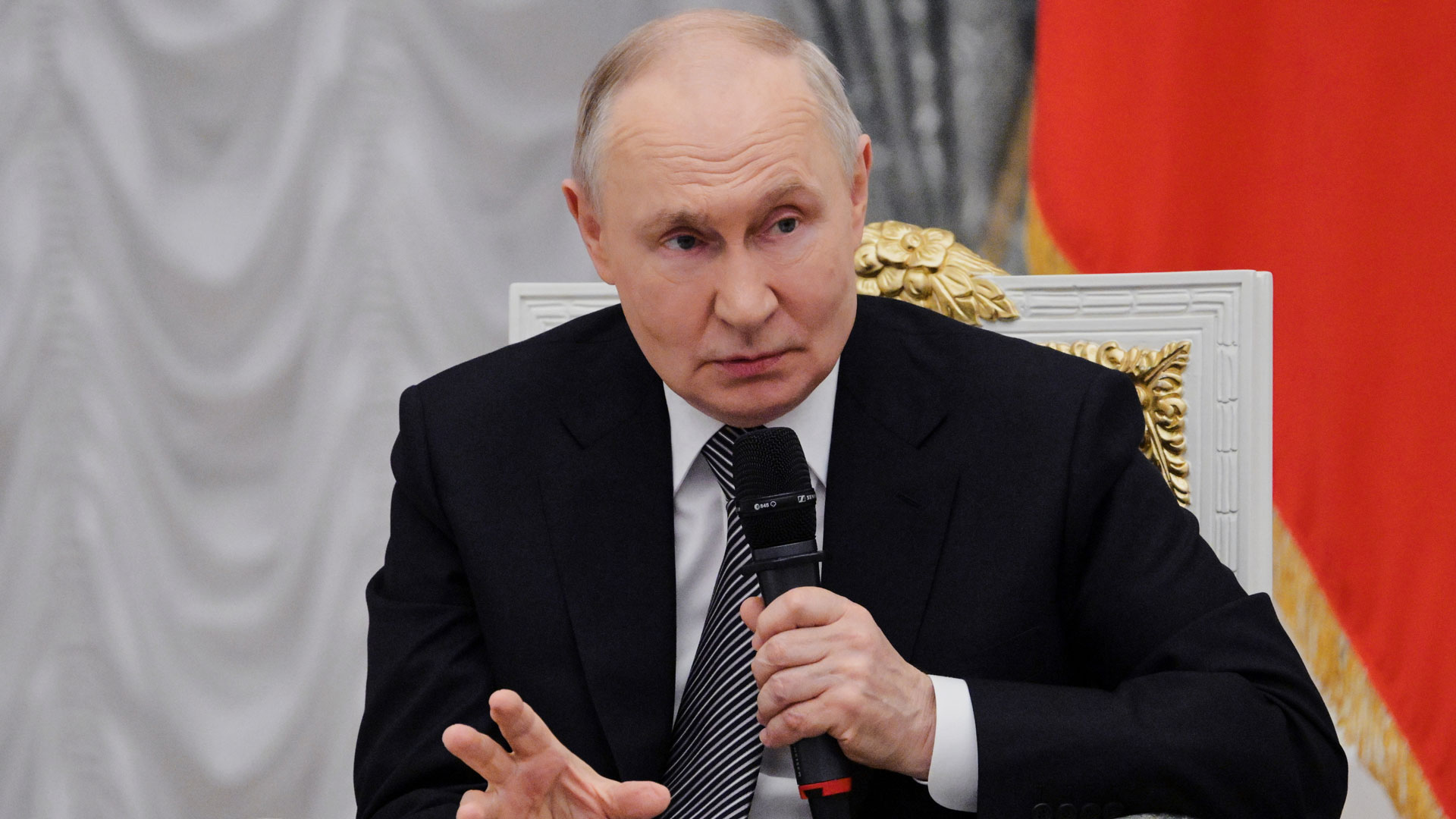 Berättar inifrån Kreml – Putins system ”skakar”