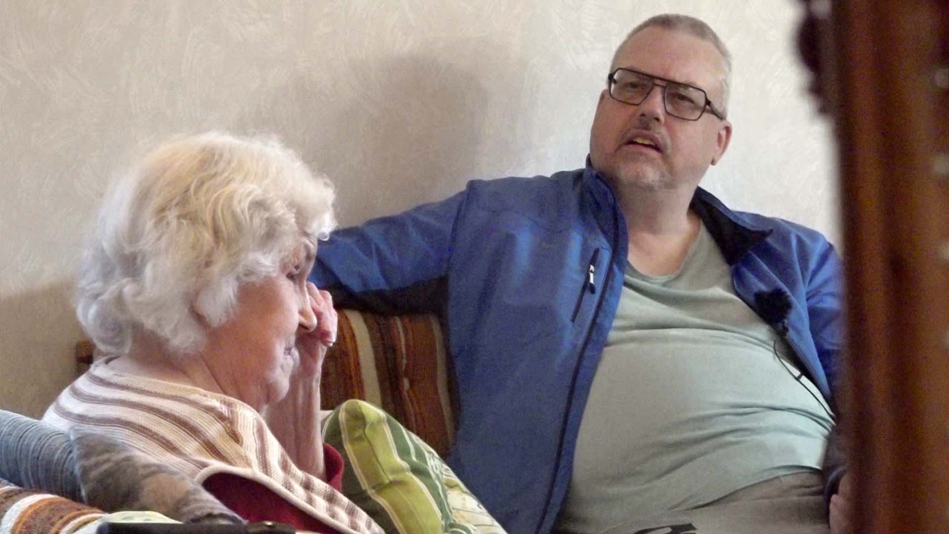 Hemtjänstpersonal ville ha sex med Pers mamma: ”Satt med snoppen framme”