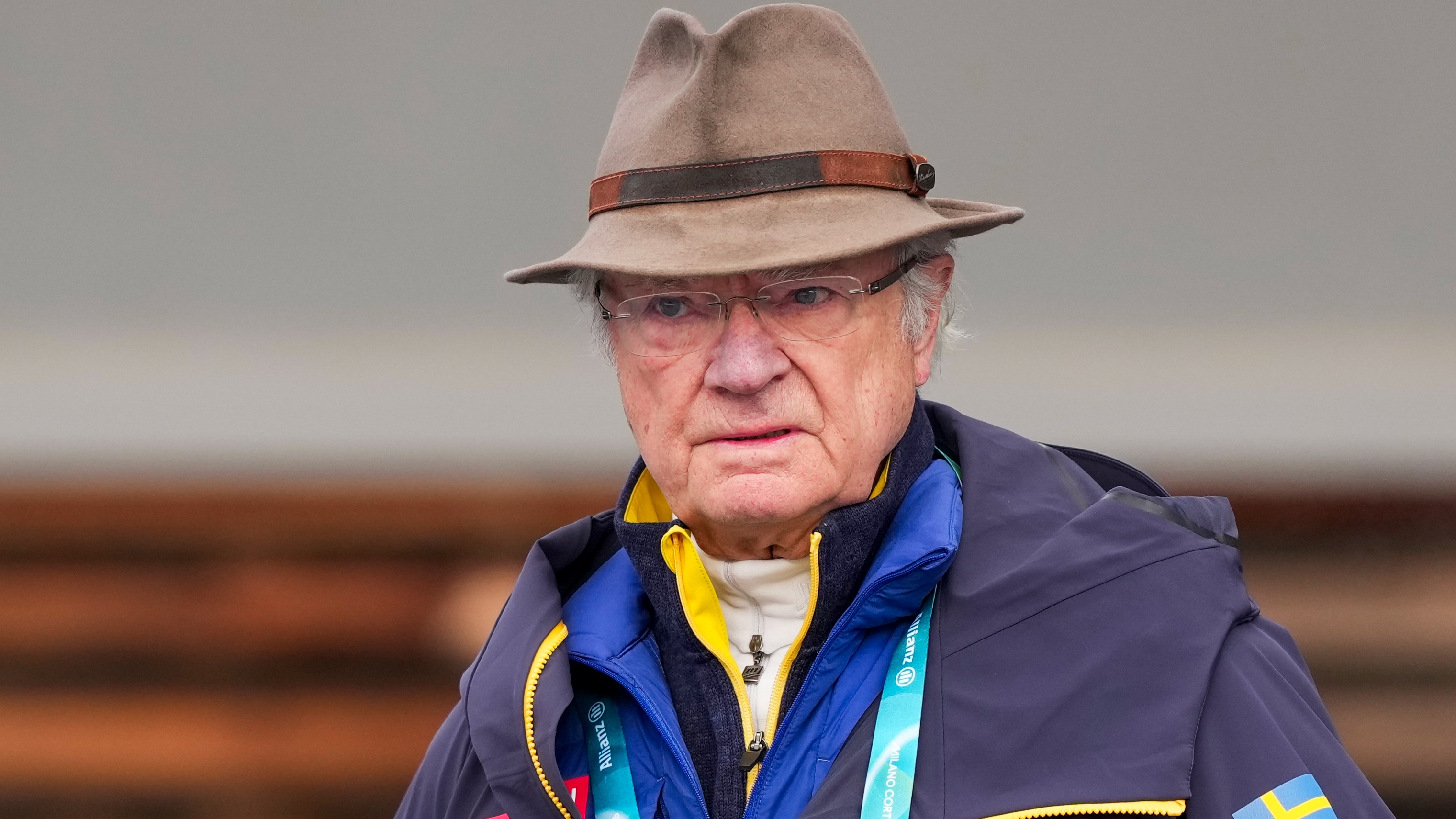 Kungen på plats – därför saknas drottningen