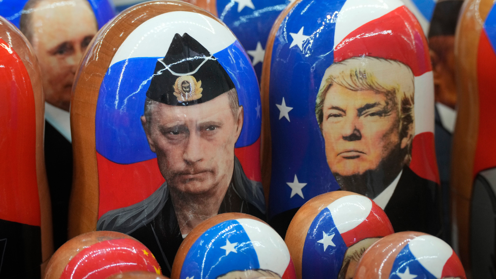 Topp 5 anledningar till varför Trump fortfarande inte ger upp på Putin