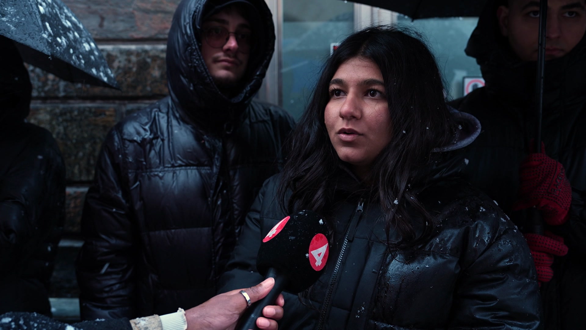 De hungerstrejkar för att stoppa kritiserade tonårsutvisningarna