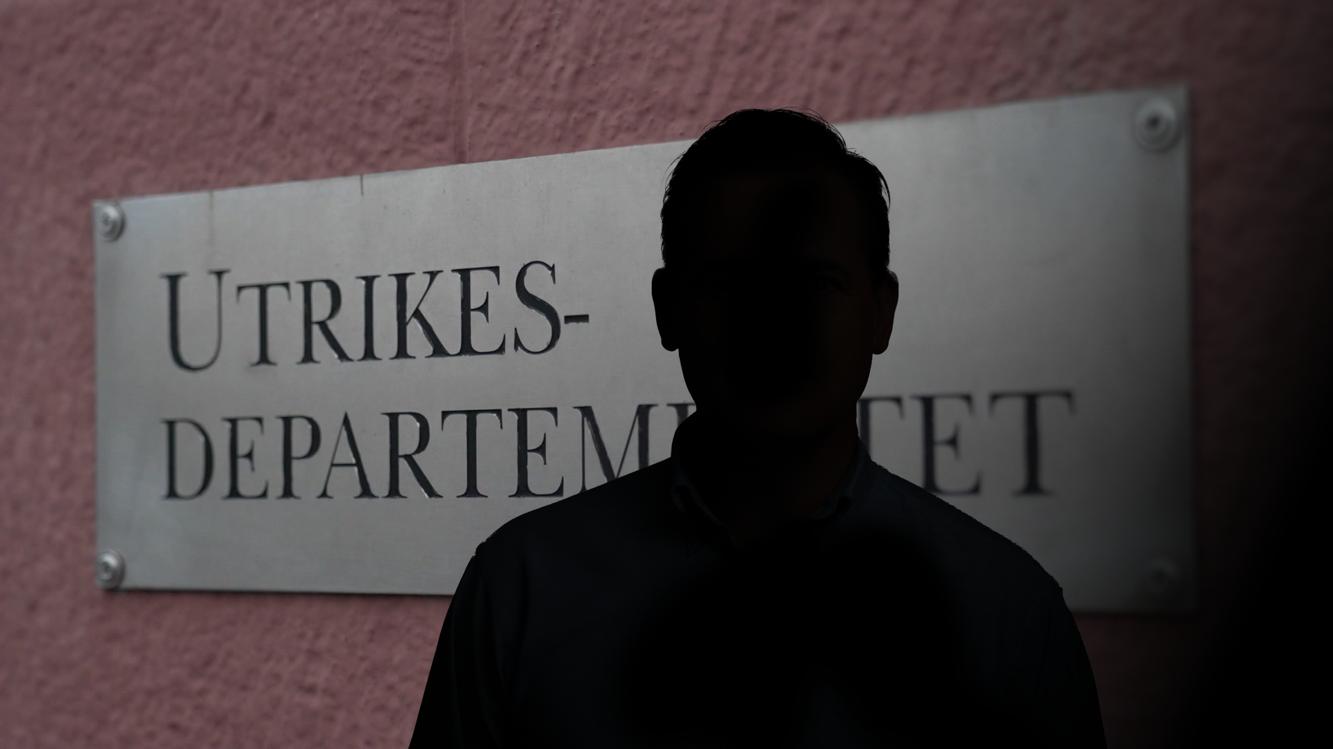 Flera UD-tjänstemän: Vanligt att ta med material hem