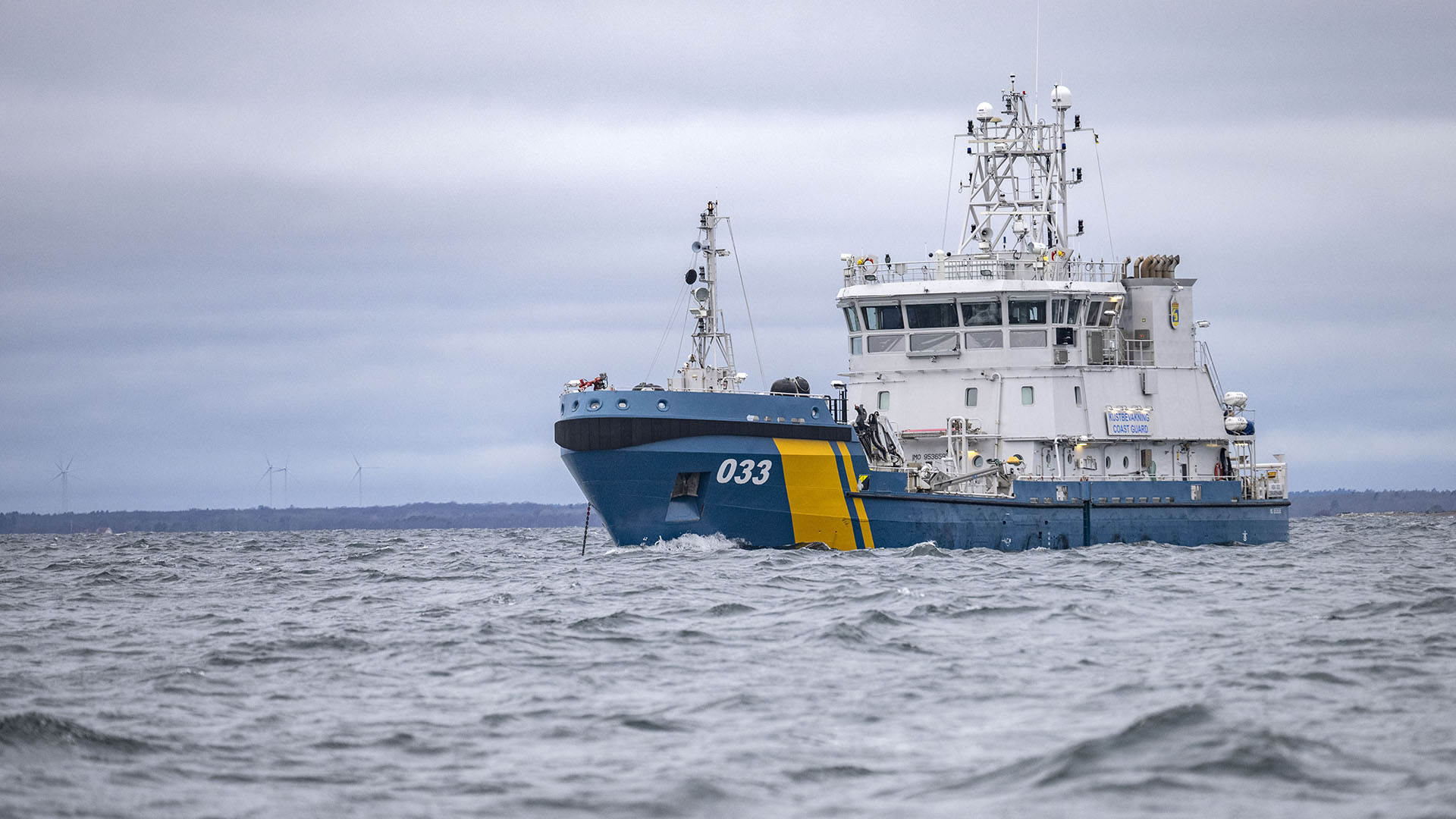 Regeringen vill beväpna Kustbevakningen – Så här påverkar det Sveriges säkerhet och kustskydd.