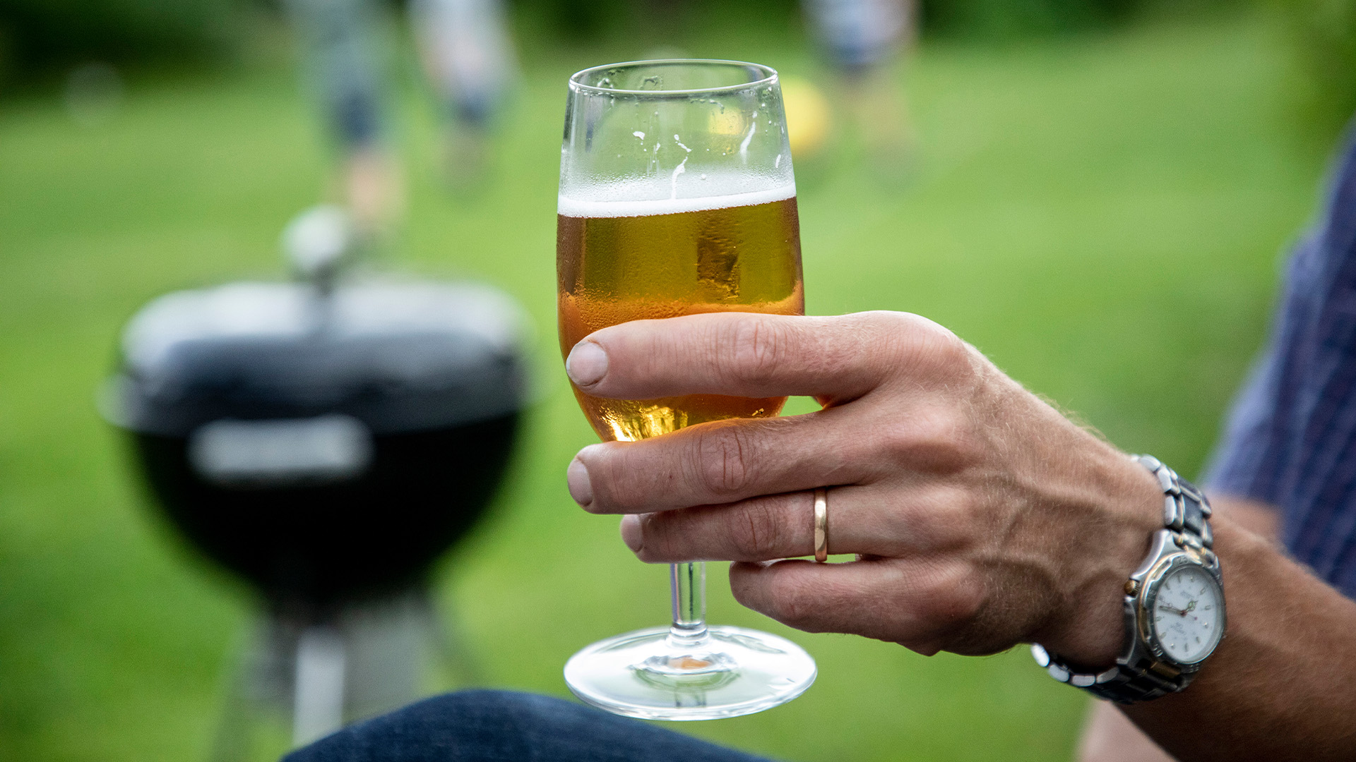 Så här dricker svenskar mindre för att slappna av sommaren 2025: Topp 5 tips för avkoppling utan alkohol