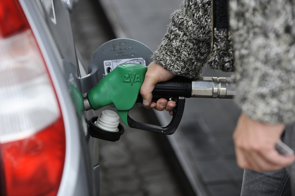 Höjda priser på bensin och diesel